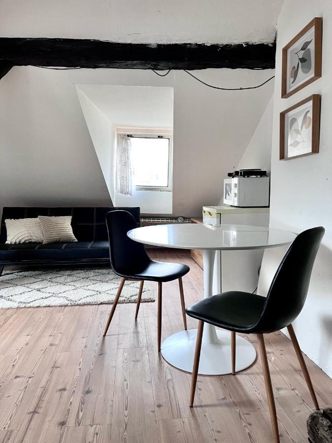 Loft Apartment Close To Metro Palmovka Prága Kültér fotó